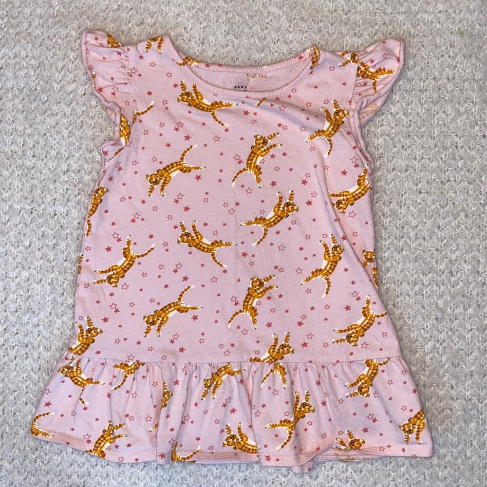 Gap Tiger shirt sleeve